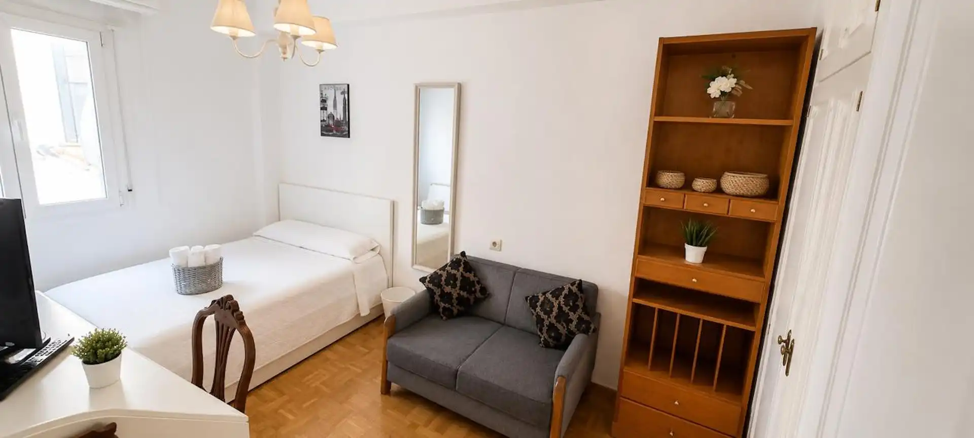 Bedroom of Flat for rent in Madrid  with Air Conditioner, Heating and Washing machine