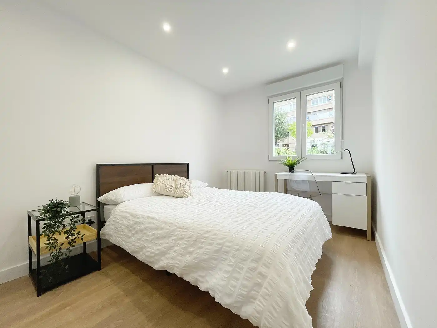 Dormitori de Apartament en venda en Santander amb Calefacció, Parquet i Moblat