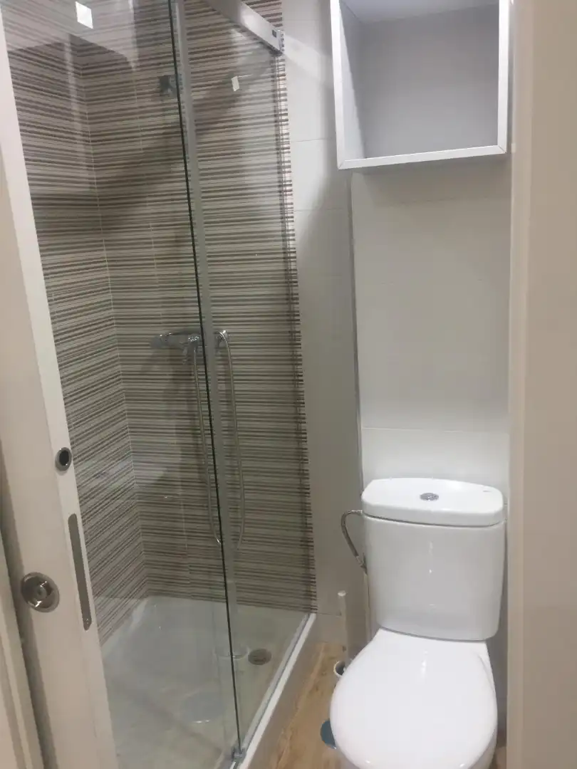 Baño de Piso en venta en Granada con Amueblado, Horno y Lavadora