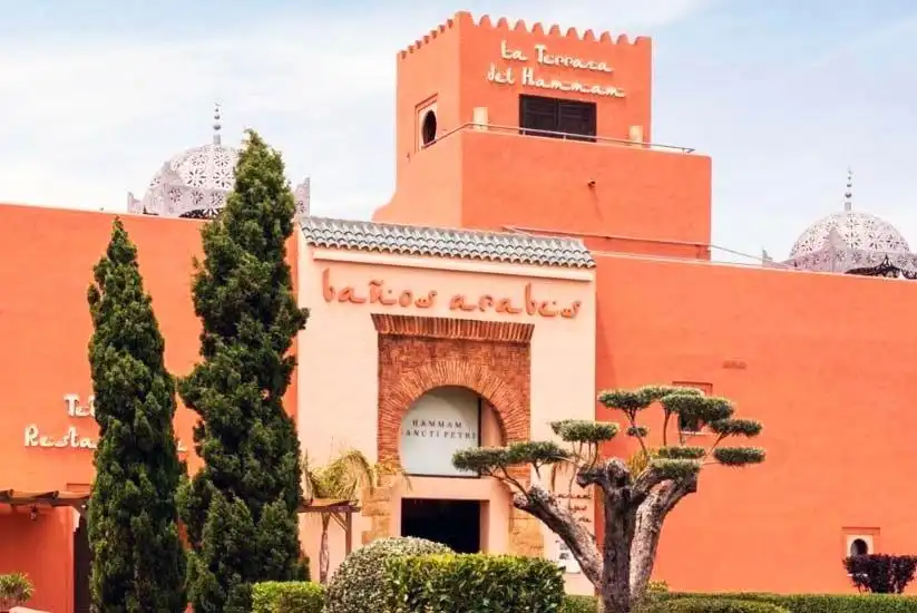 Vista exterior de Casa adosada en venda en Chiclana de la Frontera amb Aire condicionat, Jardí privat i Terrassa