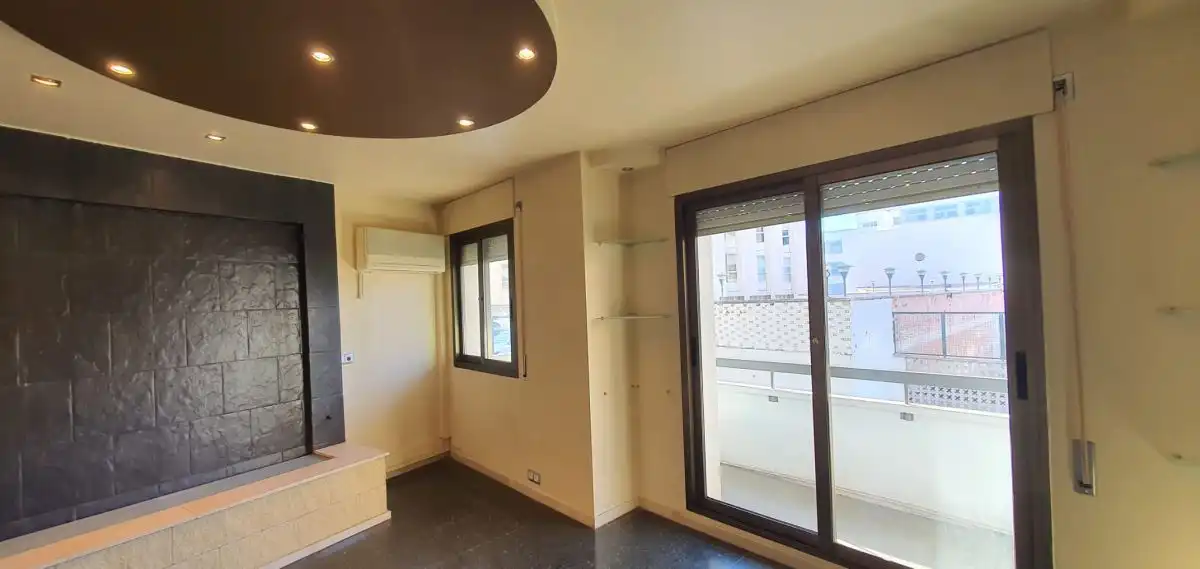 Schlafzimmer von Büro zum Verkauf in Tarragona mit Klimaanlage, Heizung und Terrasse