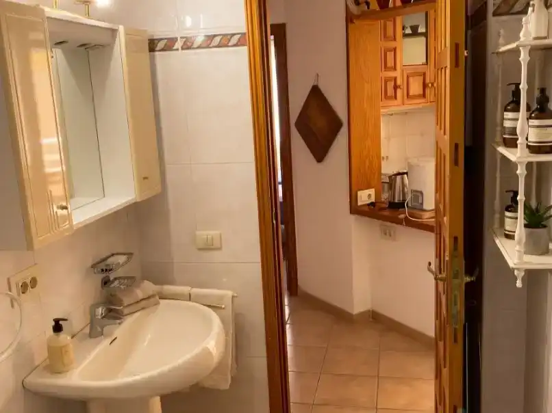Badezimmer von Wohnung zum Verkauf in Los Silos mit Schwimmbad und Balkon