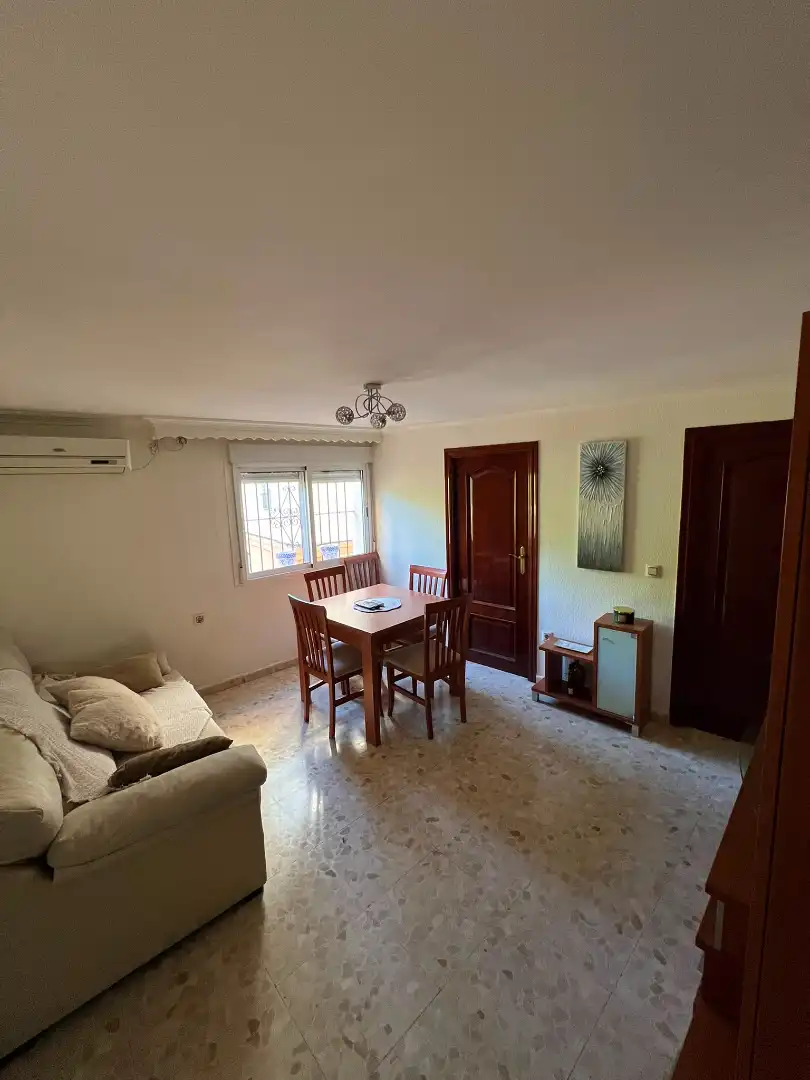 Living room of Flat for rent in Sevilla  with Heating, Furnished and Washing machine