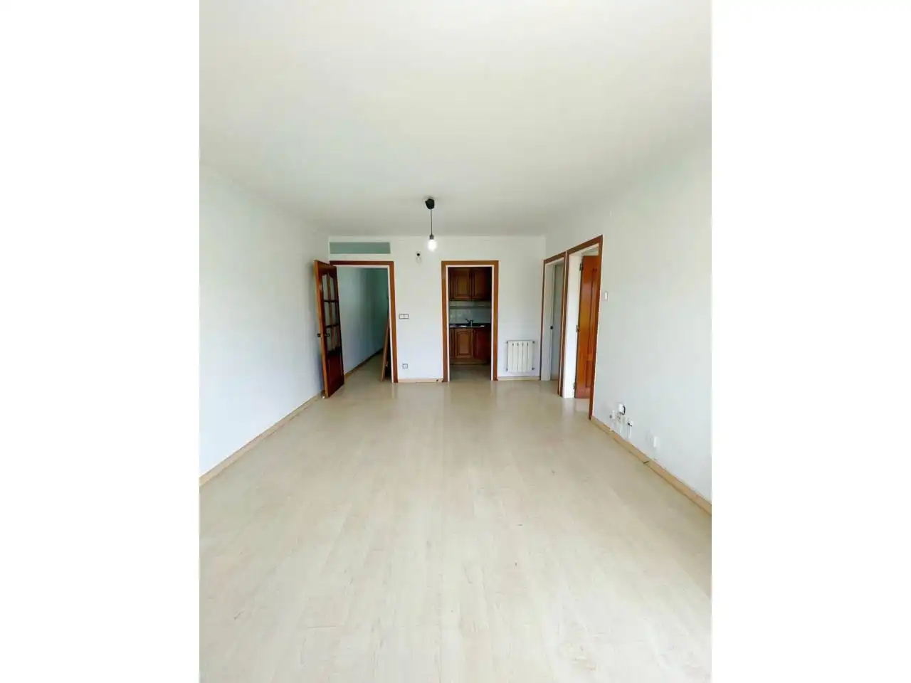 Außenansicht von Wohnung zum Verkauf in Cerdanyola del Vallès mit Heizung, Parkett und Balkon