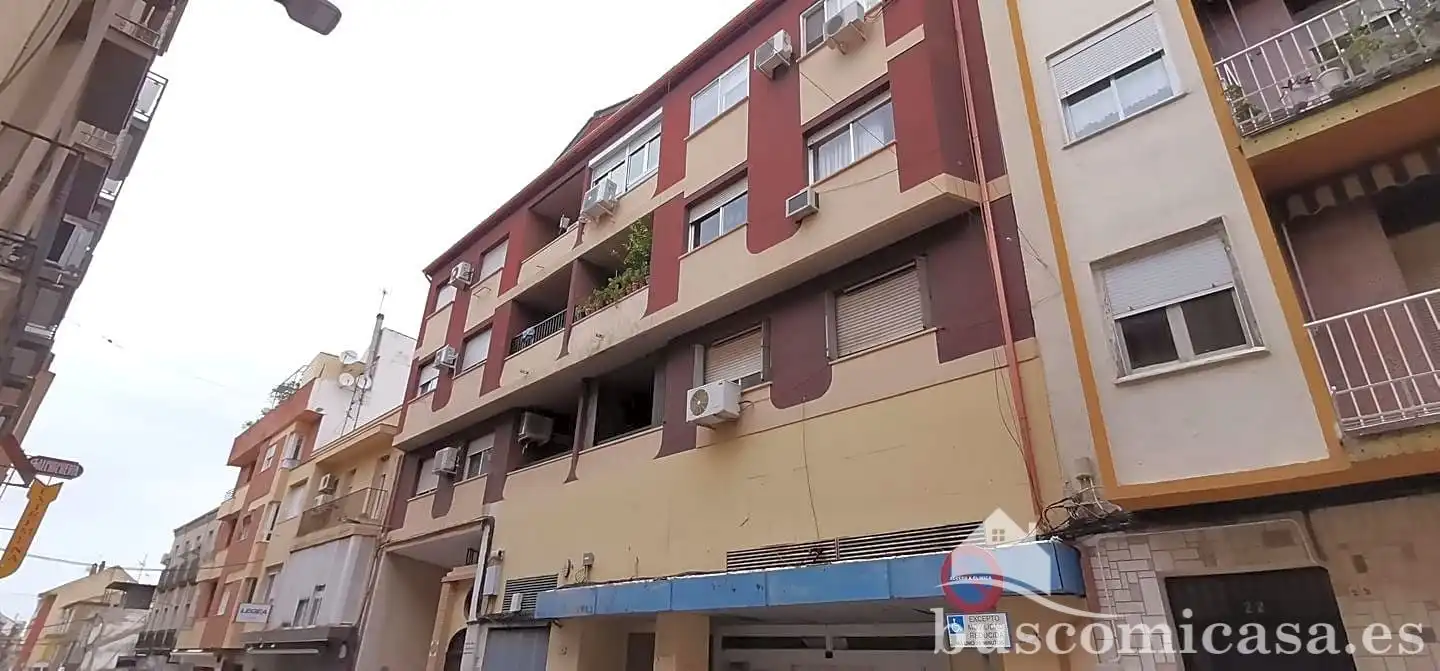 Vista exterior de Pis en venda en Linares amb Aire condicionat, Calefacció i Balcó