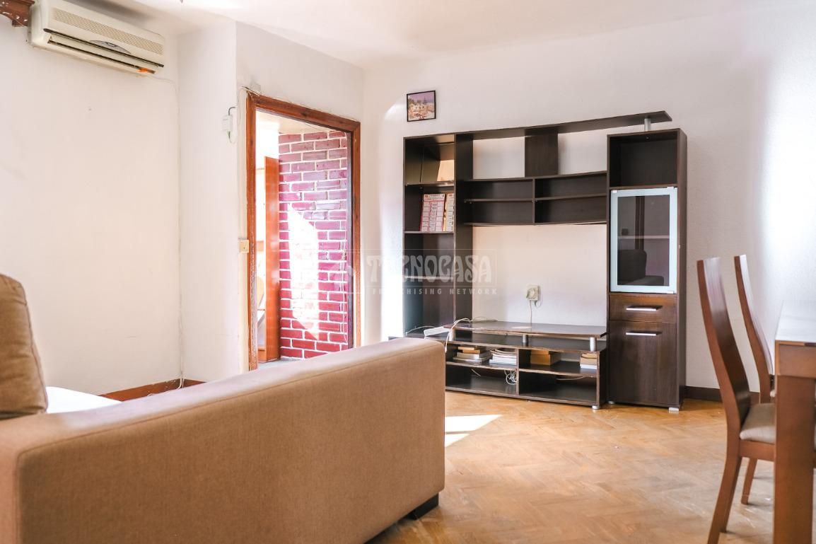 Sala d'estar de Pis en venda en  Madrid Capital amb Aire condicionat i Parquet