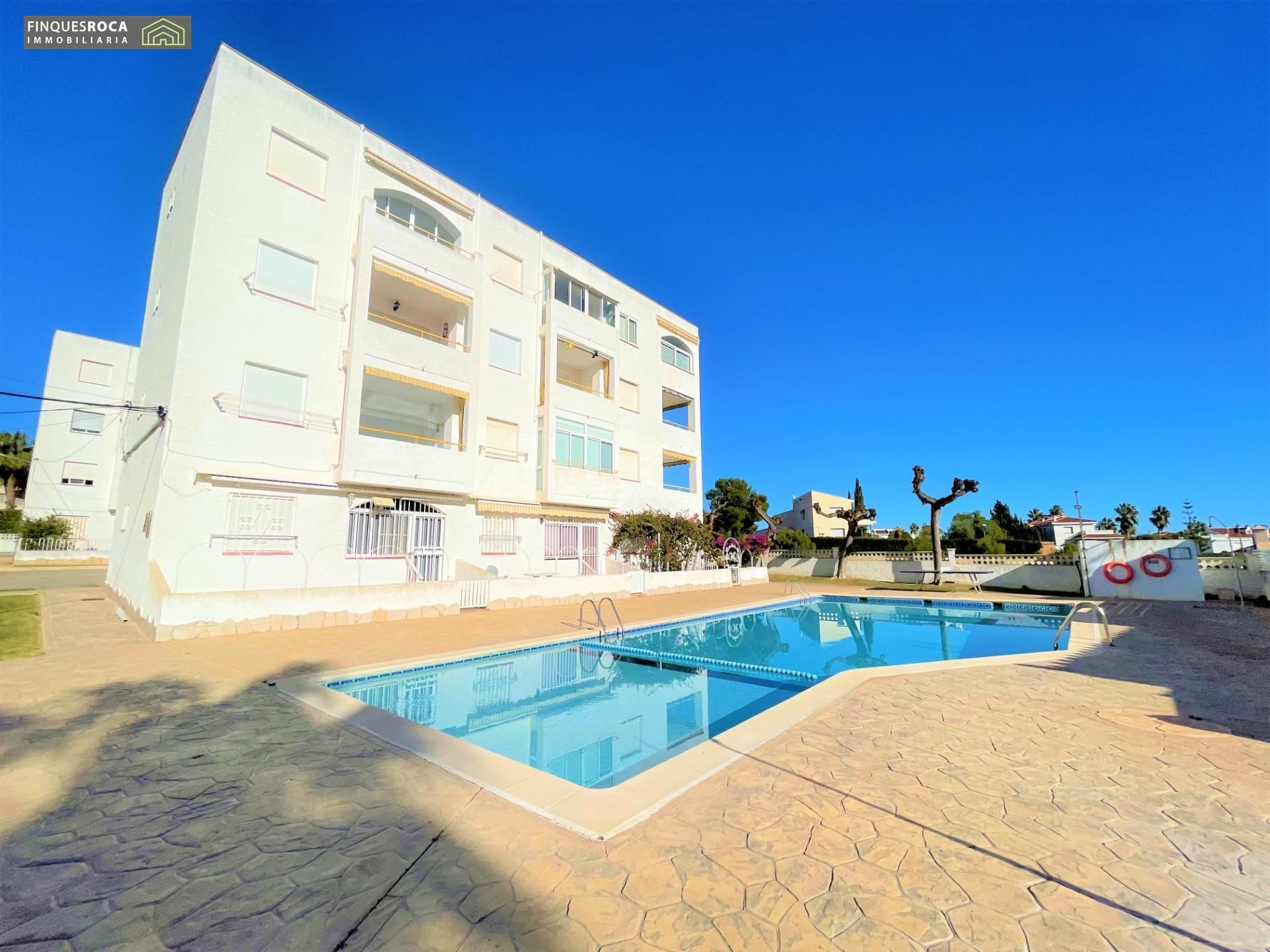 Piscina de Apartament en venda en Alcanar amb Jardí privat, Terrassa i Alarma