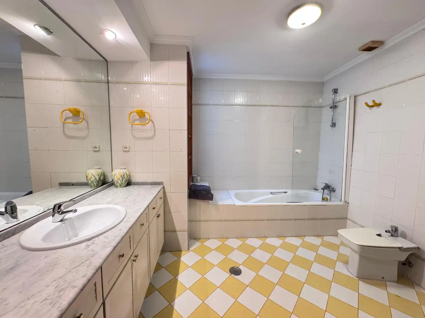 Badezimmer von Einfamilien-Reihenhaus zum Verkauf in Málaga mit Klimaanlage und Heizung