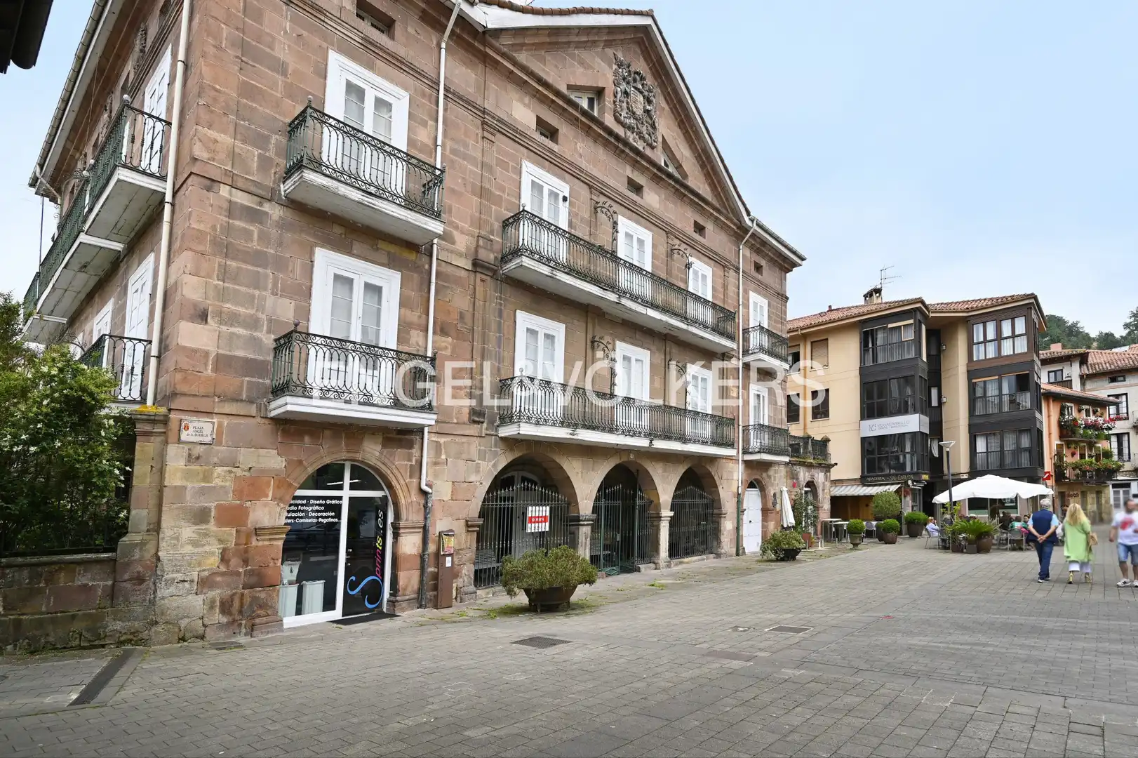 Vista exterior de Casa o chalet en venta en Cabezón de la Sal con Calefacción y Jardín privado