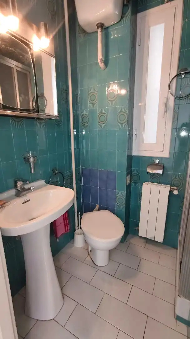 Baño de Piso en venta en Barcelona con Calefacción, Parquet y Horno