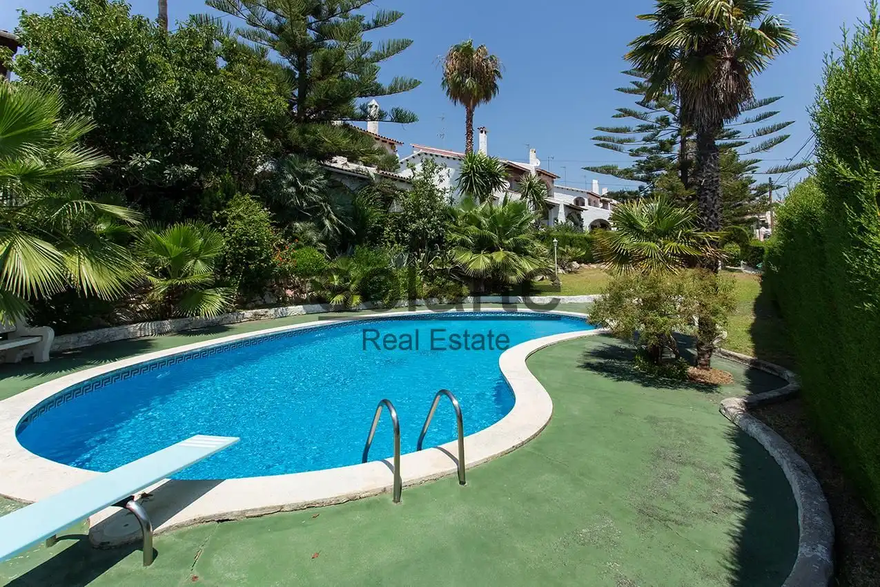 Jardí de Casa o xalet en venda en Cunit amb Balcó i Piscina comunitària