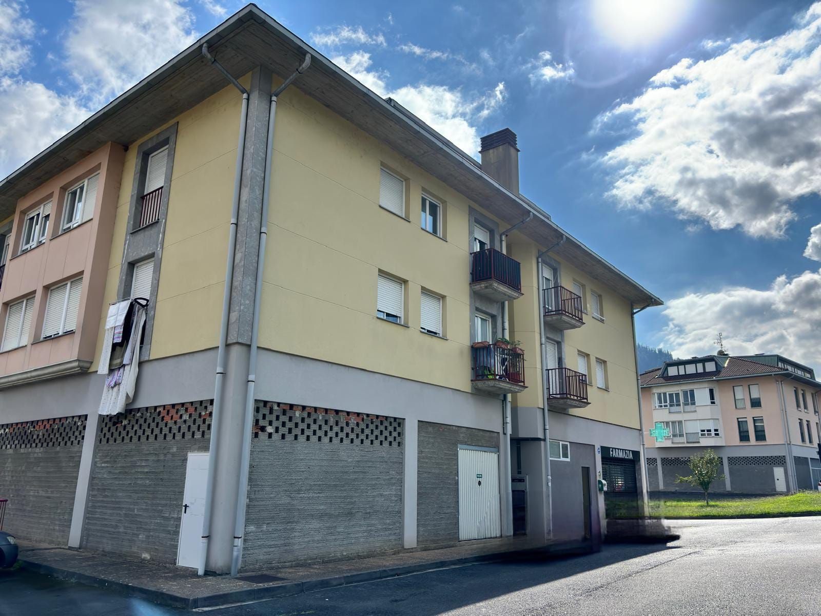 Vista exterior de Piso en venta en Okondo con Calefacción, Terraza y Trastero