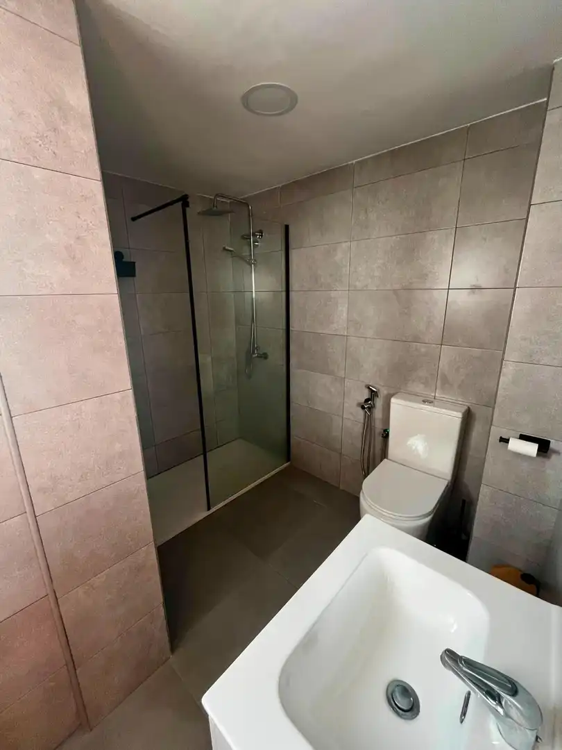 Badezimmer von Wohnung zur Miete in Alicante / Alacant mit Parkett