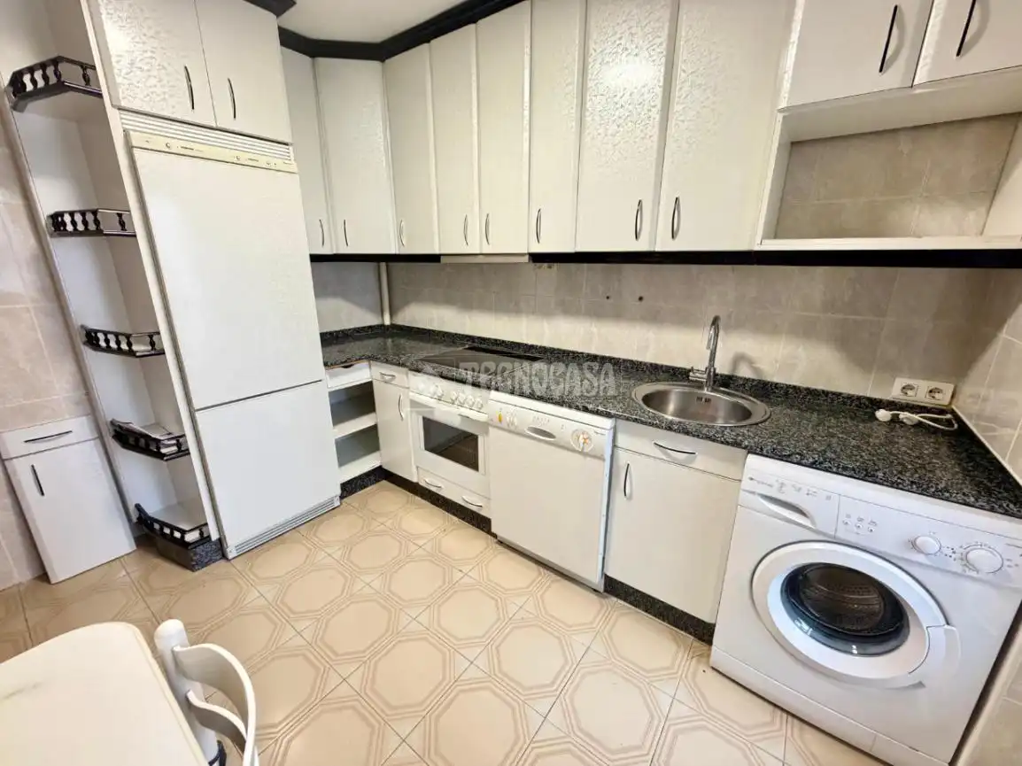 Cocina de Piso en venta en León Capital  con Calefacción, Terraza y Trastero