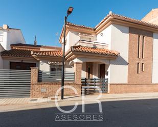 Exterior view of House or chalet for sale in Fuente Vaqueros  with Terrace and Balcony