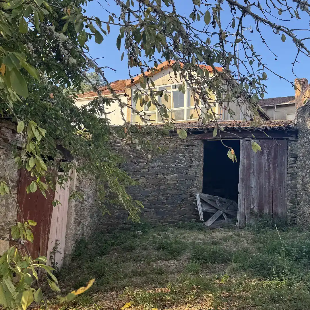 Exterior view of Country homes for sale in Riós, Ourense