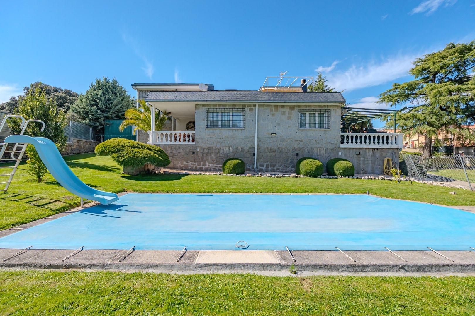 Garden of House or chalet for sale in San Lorenzo de El Escorial  with Heating, Private garden and Terrace
