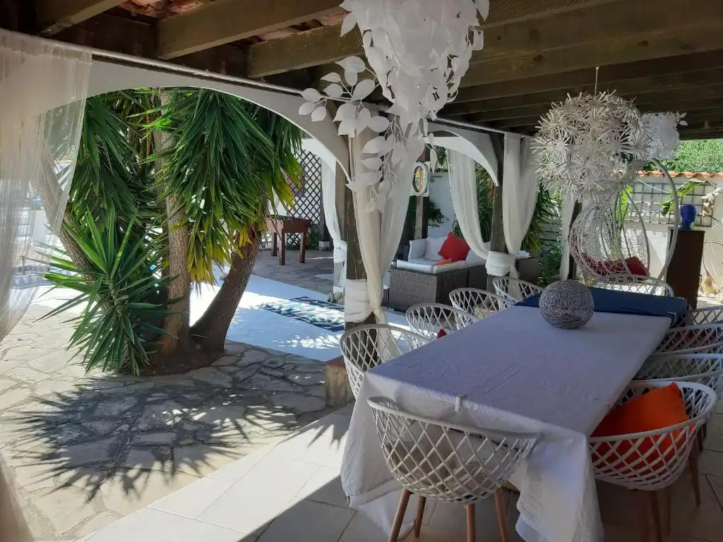 Terrasse von Haus oder Chalet zur Miete in L'Ametlla de Mar  mit Klimaanlage, Privatgarten und Schwimmbad