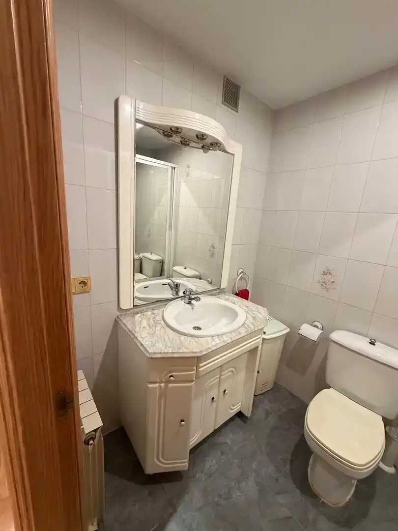 Baño de Piso en venta en Sesma con Parquet, Trastero y Amueblado