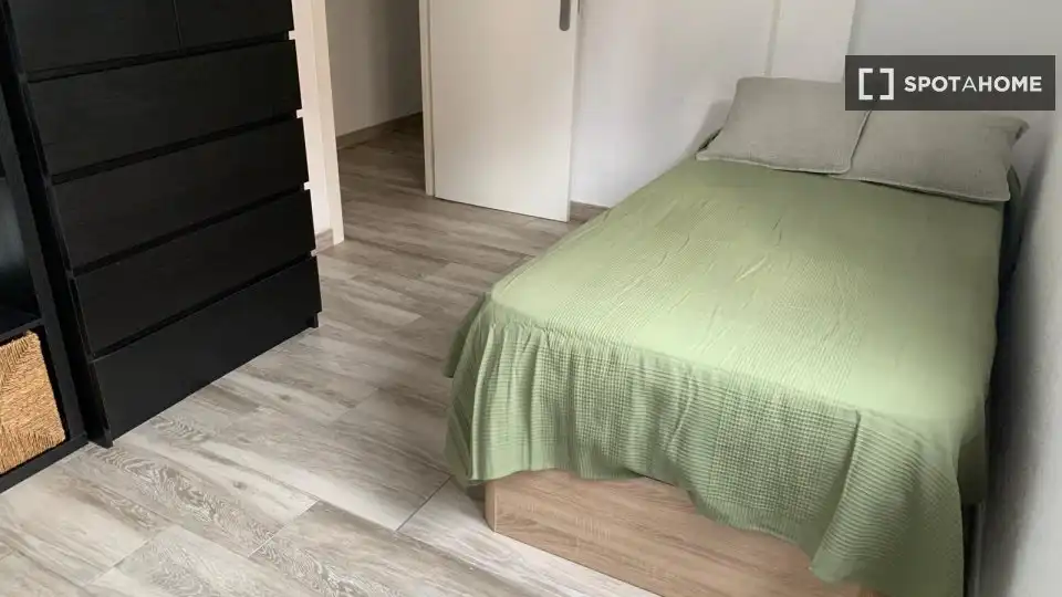 Bedroom of Apartments for share in Valencia  with Air Conditioner, Terrace and Furnished