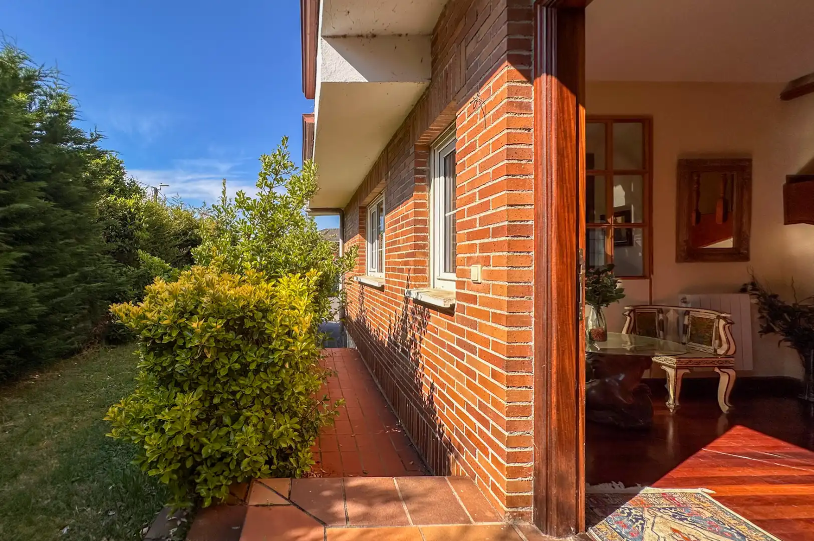 Vista exterior de Casa o xalet en venda en Marina de Cudeyo amb Calefacció, Jardí privat i Terrassa