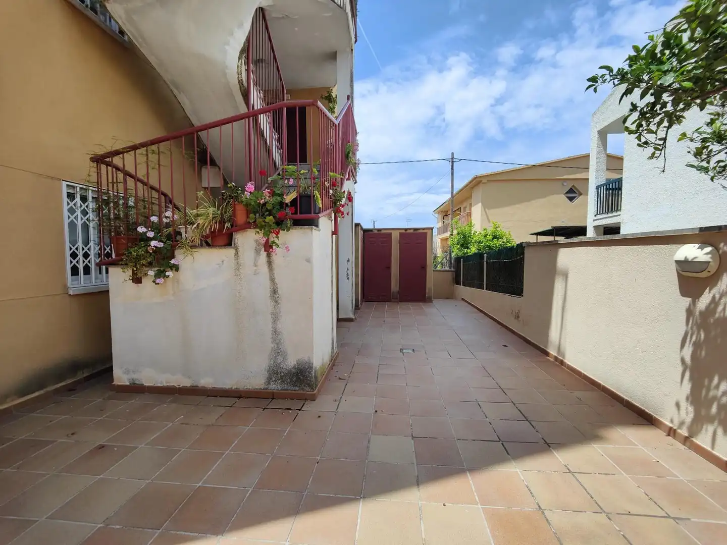 Vista exterior de Piso en venta en Cunit con Terraza y Alarma