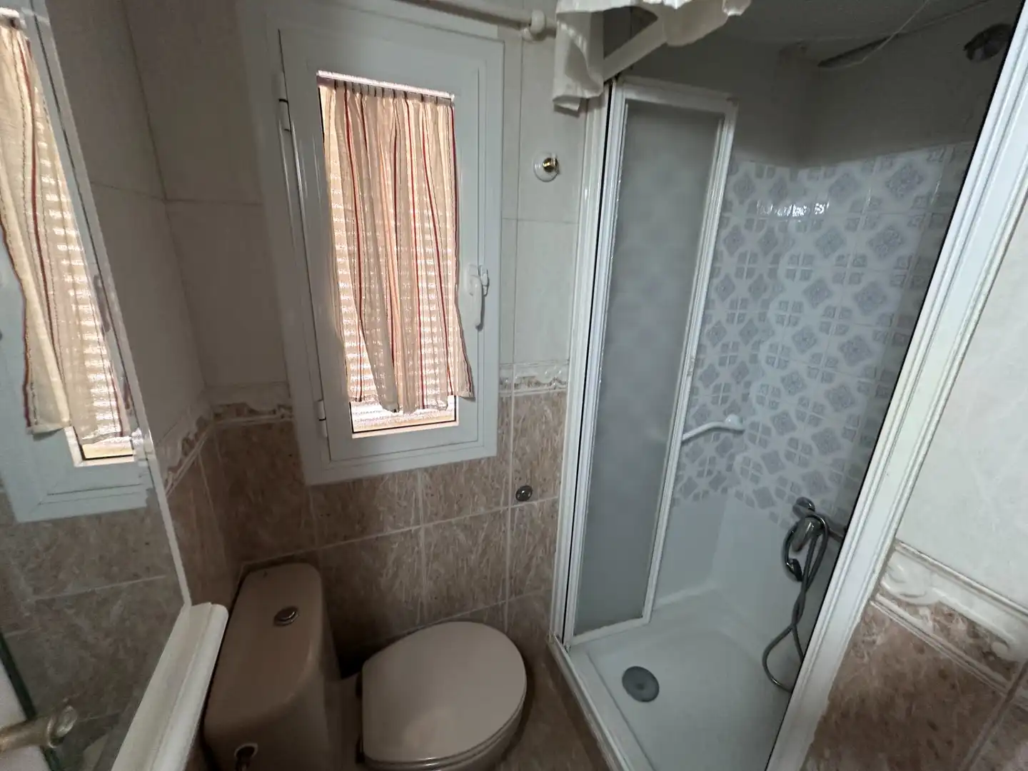 Badezimmer von Wohnung zum Verkauf in Jaén mit Klimaanlage, Abstellraum und Möbliert