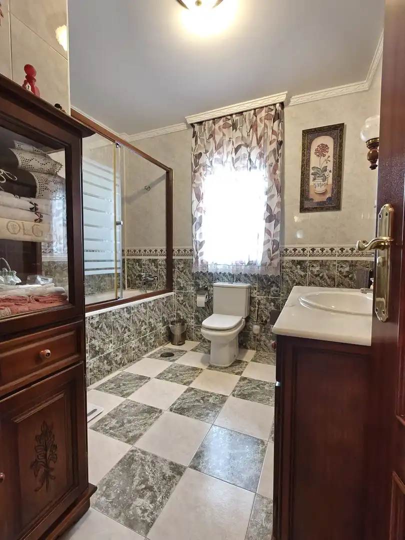 Baño de Casa o chalet en venta en Cúllar Vega con Calefacción y Trastero