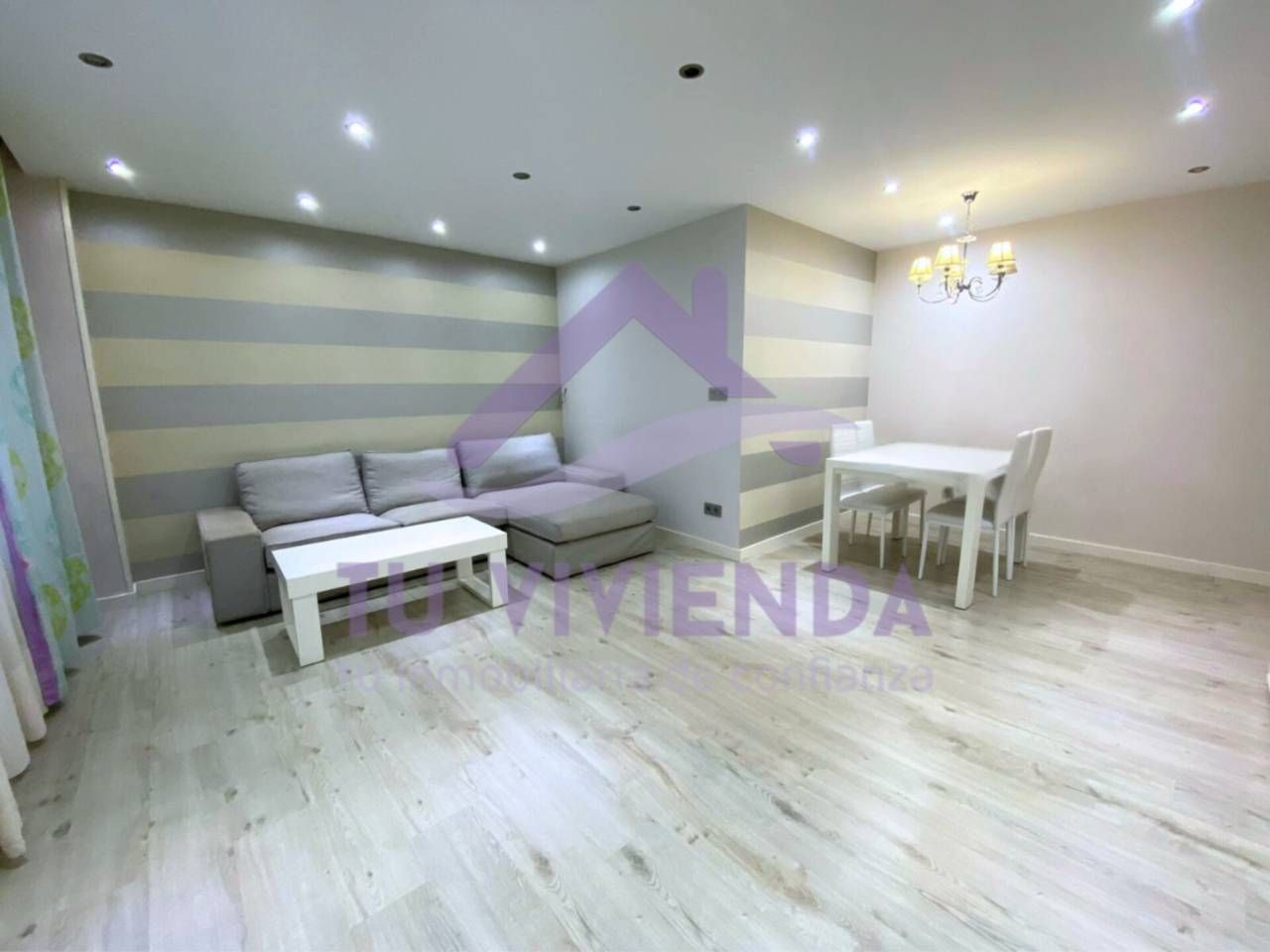 Living room of Apartment for sale in Valladolid Capital  with Heating, Parquet flooring and Furnished