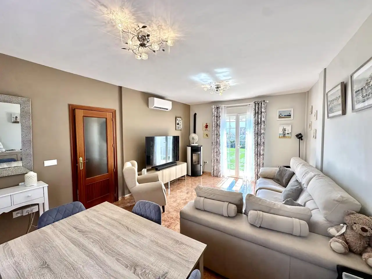 Sala de estar de Casa o chalet en venta en Fuente de Piedra con Aire acondicionado, Jardín privado y Terraza