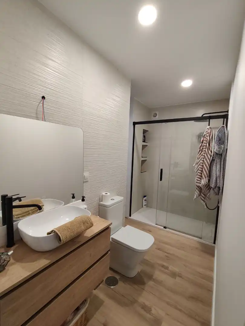 Bany de Apartament de lloguer en Vigo  amb Terrassa, Moblat i Forn