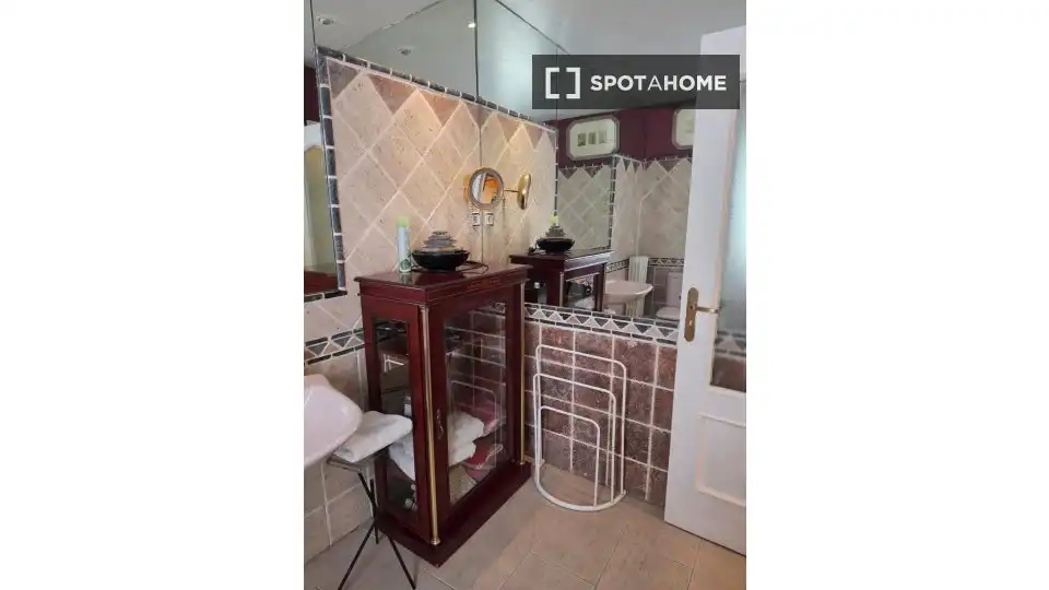 Dormitori de Apartament per a compartir en Madrid amb Aire condicionat, Calefacció i Terrassa