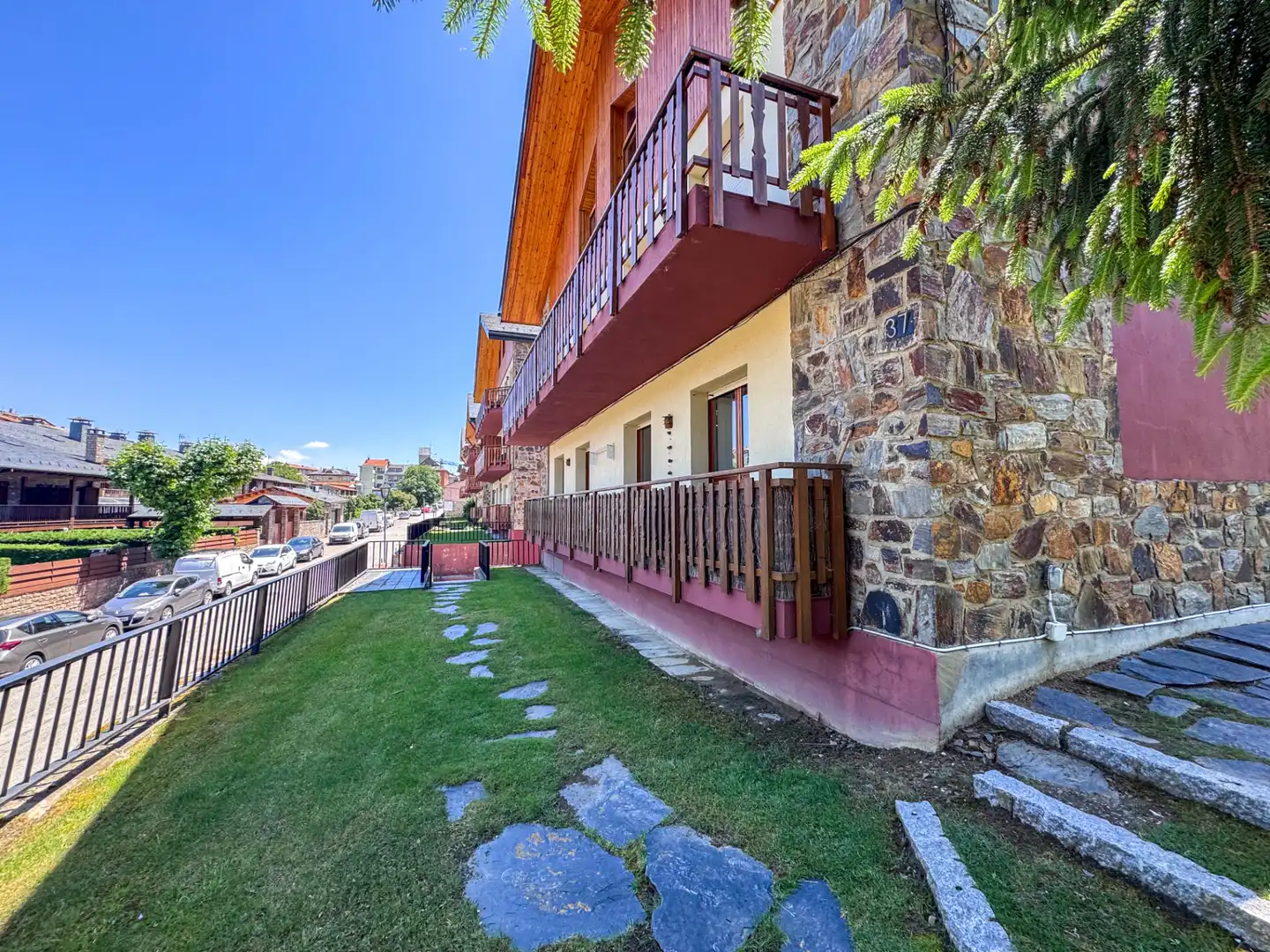 Außenansicht von Erdgeschoss zum Verkauf in Bellver de Cerdanya mit Heizung, Parkett und Balkon