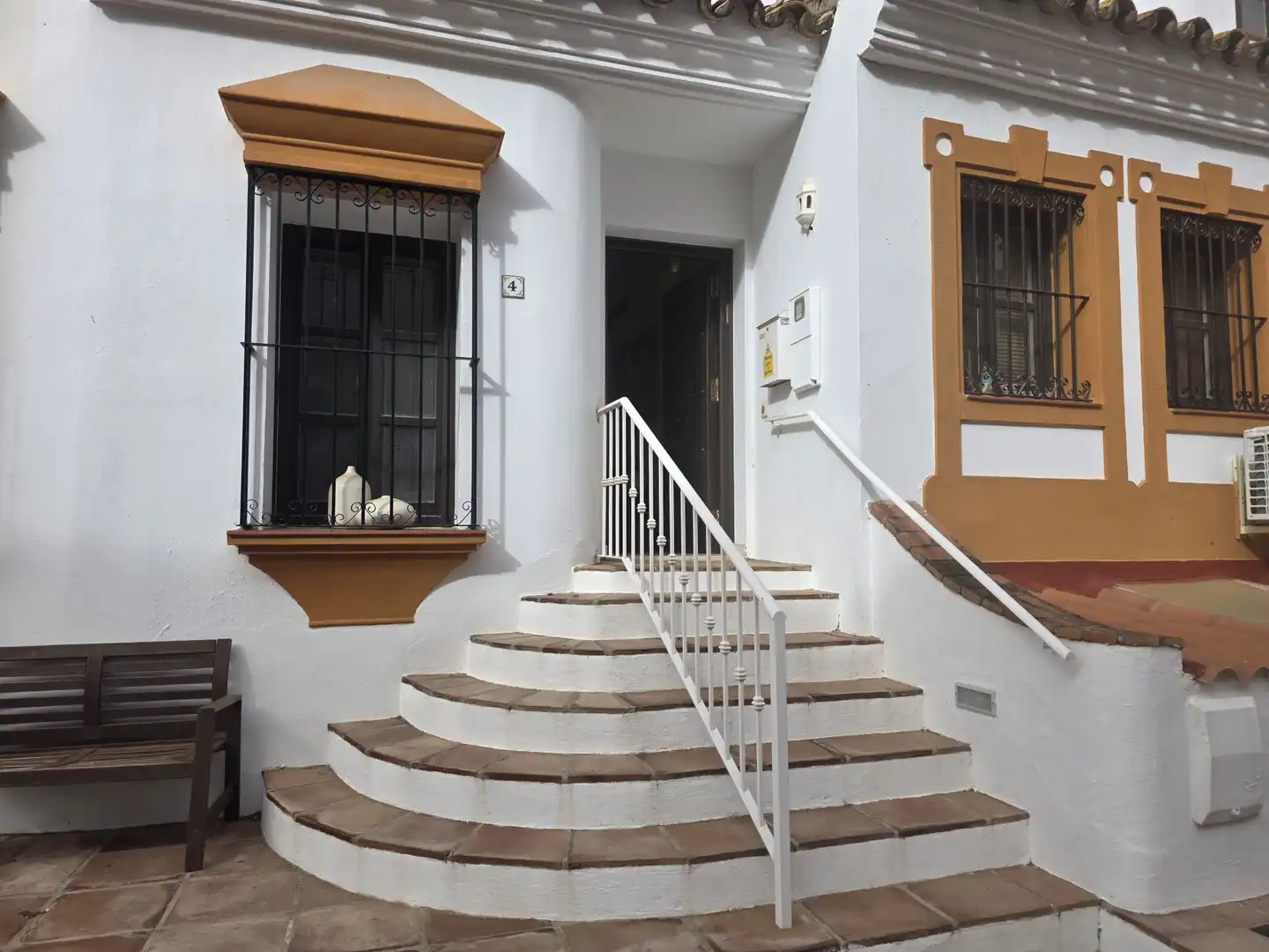 Einfamilien-Reihenhaus zum Verkauf in La Alcaidesa mit Klimaanlage, Terrasse und Abstellraum