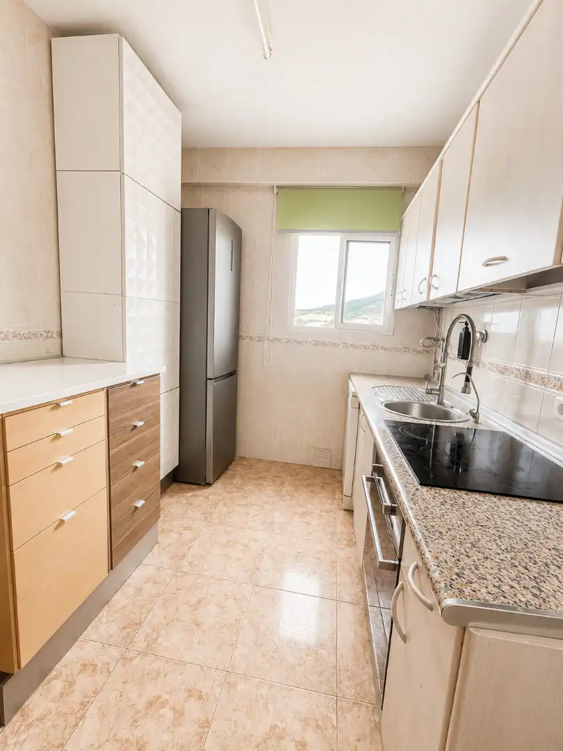 Küche von Wohnung zum Verkauf in Torremolinos mit Klimaanlage, Terrasse und Möbliert