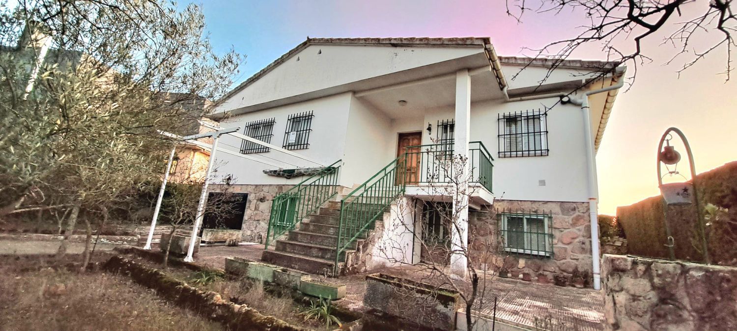 House or chalet for sale in ALTO DE SANTA ANA, Valdemorillo pueblo