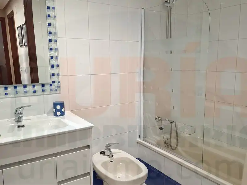 Bathroom of Flat for rent in Oviedo   with Heating, Storage room and Furnished