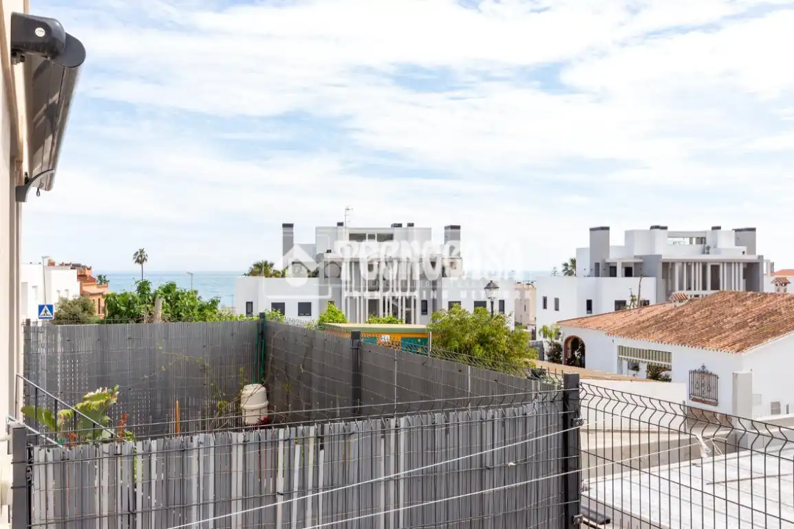Vista exterior de Pis en venda en Vélez-Málaga amb Aire condicionat, Terrassa i Piscina comunitària