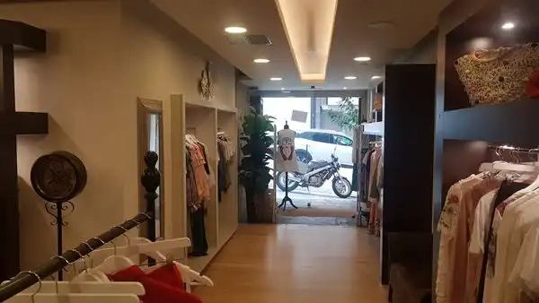 Local comercial de lloguer a Rúa do Ecuador, imagen 6