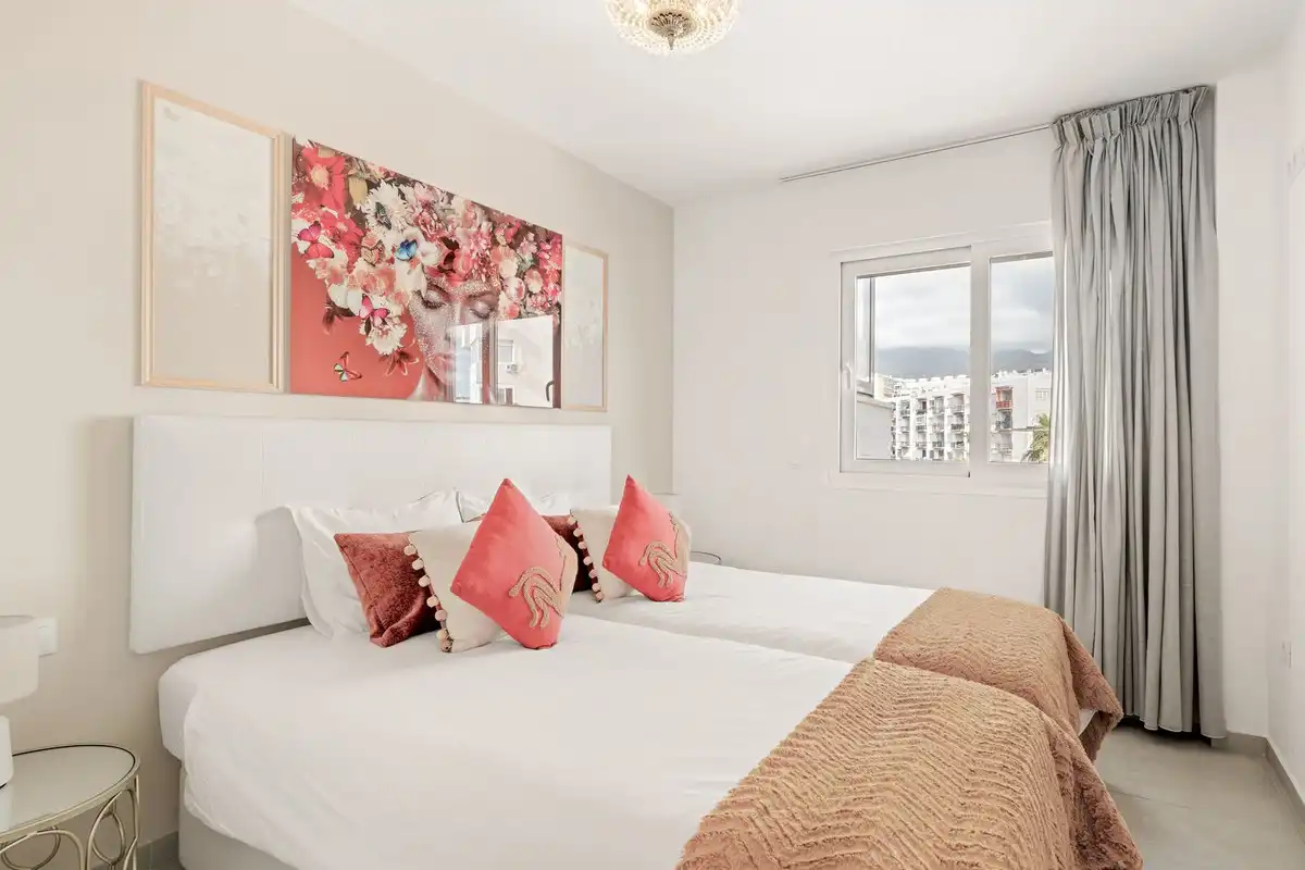 Habitación de Apartamento en venta en Torremolinos con Aire acondicionado, Amueblado y Piscina comunitaria