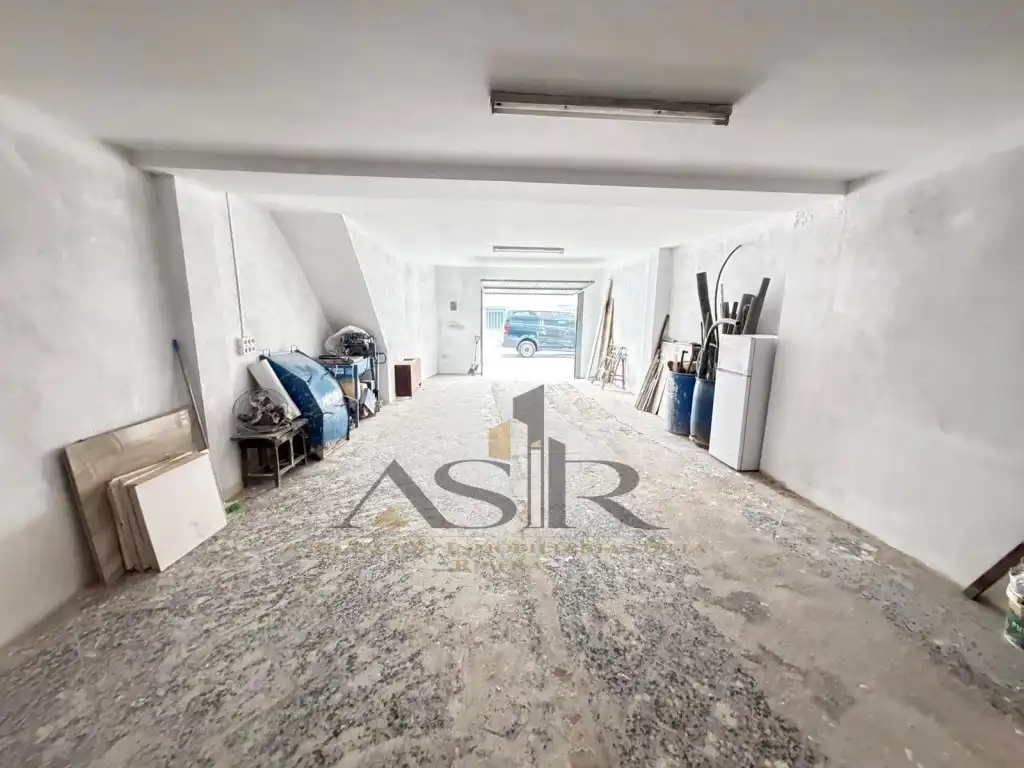 Commercial properties for sale in Casc Urbà