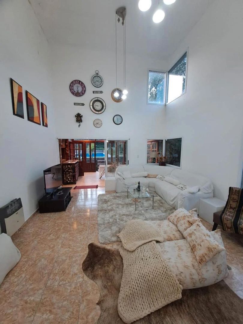 Sala d'estar de Casa o xalet en venda en Pozuelo de Alarcón amb Aire condicionat, Jardí privat i Piscina comunitària