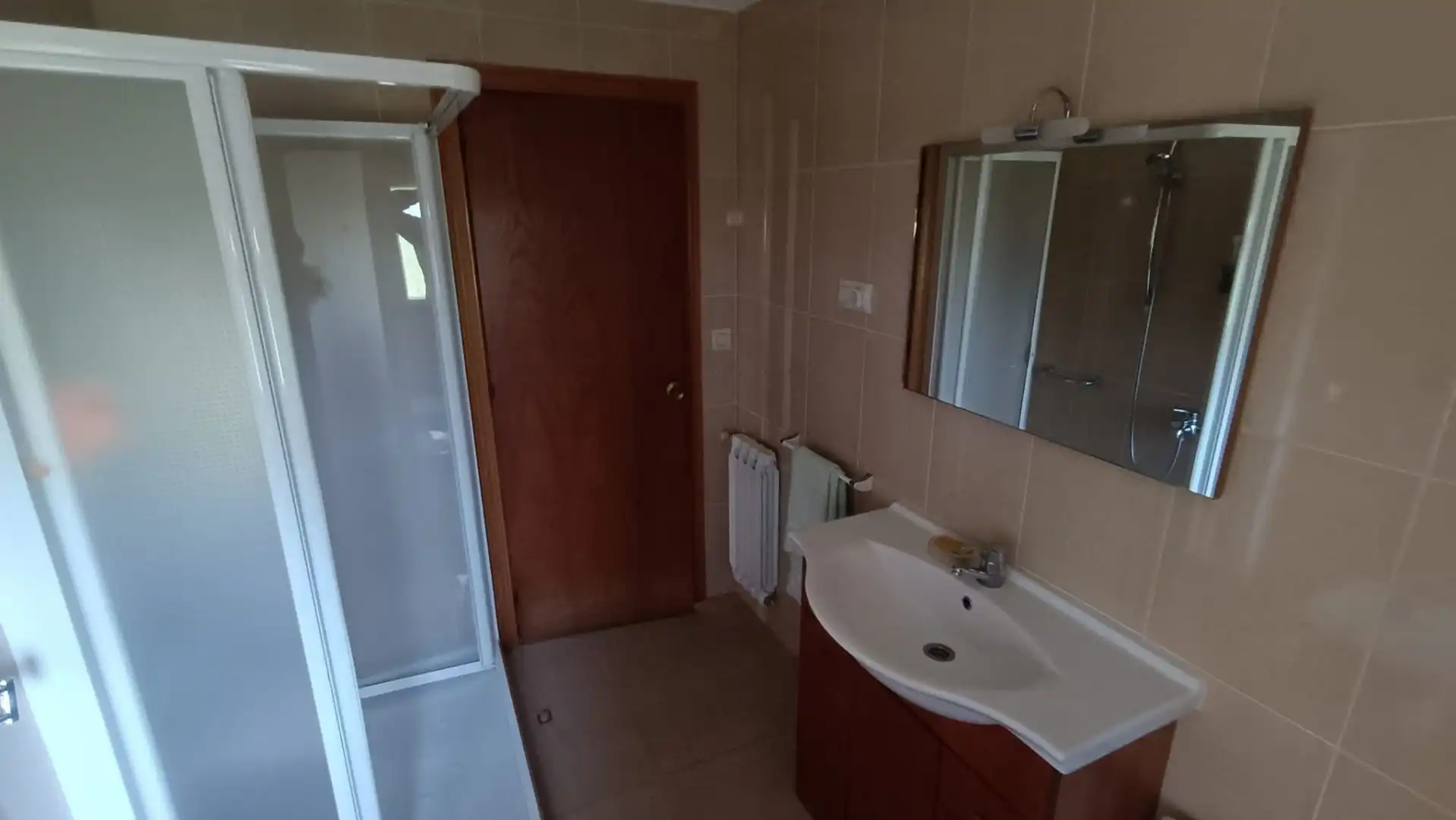 Bany de Casa o xalet en venda en Carracedelo amb Calefacció, Jardí privat i Terrassa