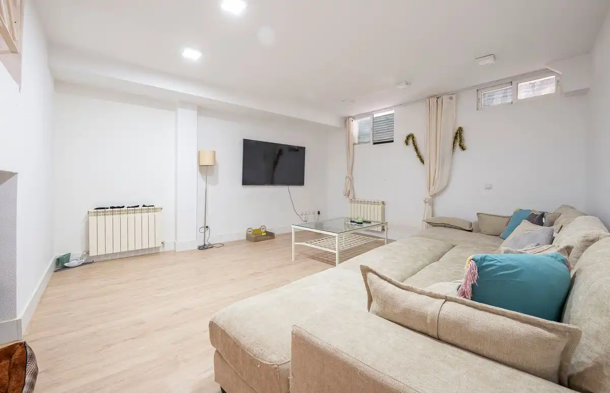 Maisonette zum Verkauf in Madrid mit Heizung, Terrasse und Balkon