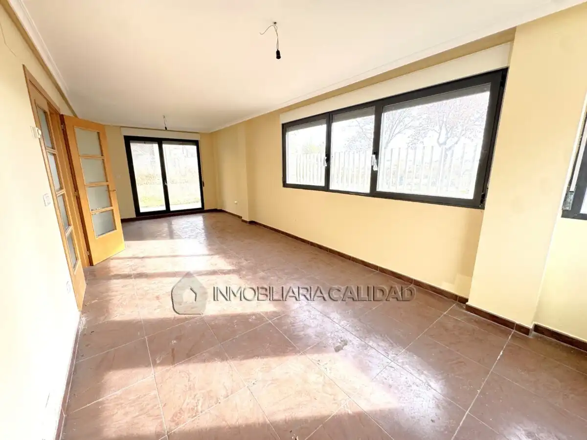 Vista exterior de Casa o chalet en venta en Alfoz de Quintanadueñas con Calefacción
