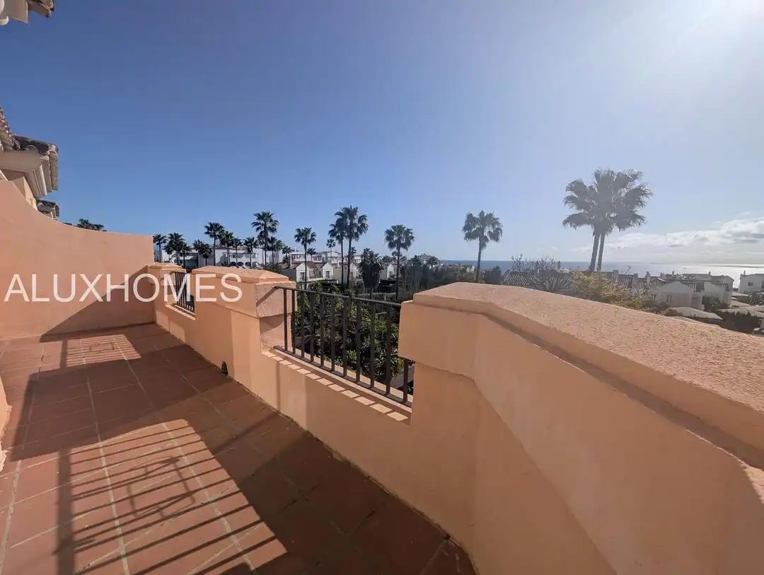 Vista exterior de Casa o chalet en venta en La Alcaidesa con Aire acondicionado, Calefacción y Jardín privado