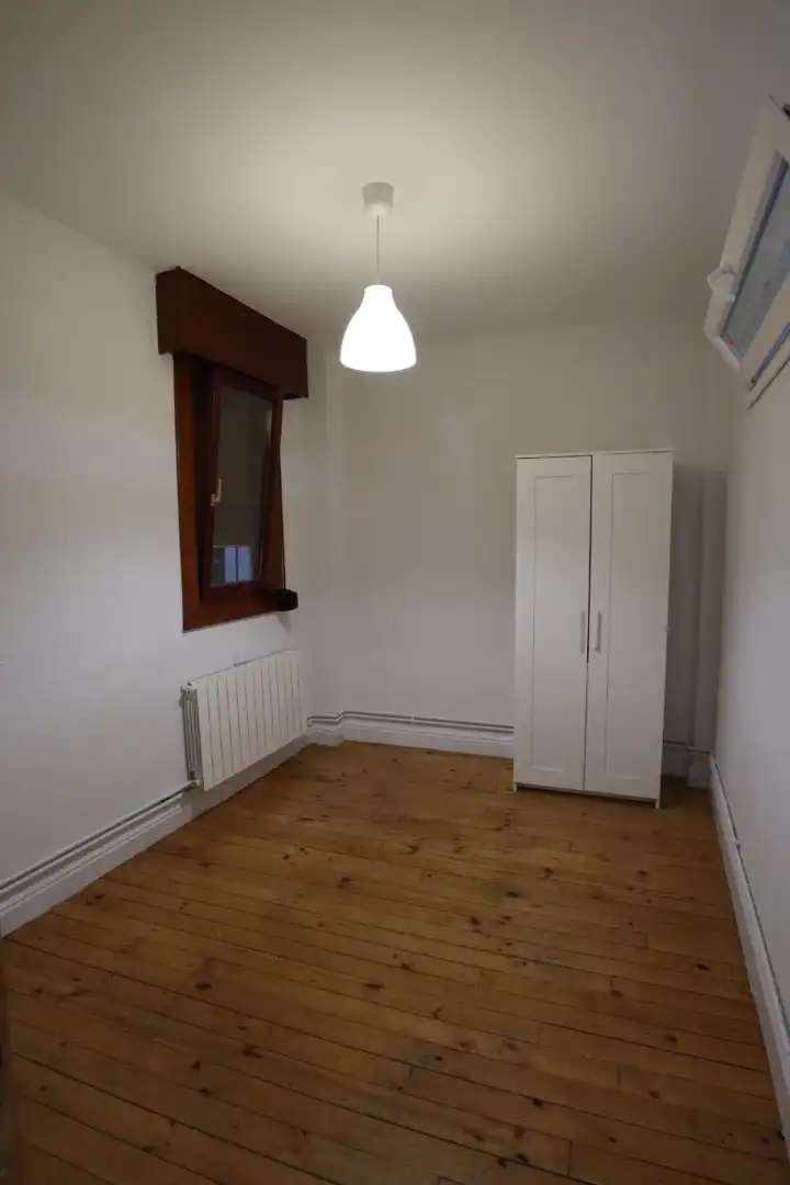 Habitación de Piso en venta en Bilbao  con Calefacción, Terraza y Balcón