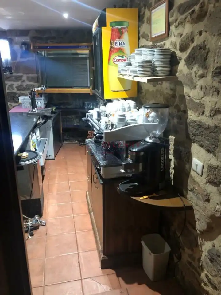 Cuina de Local en venda en A Pobra de Trives  amb Aire condicionat i Moblat