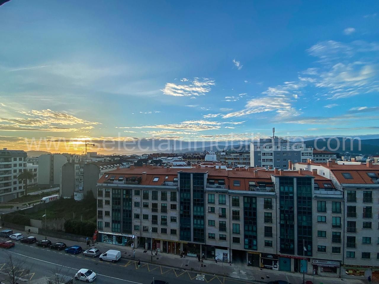 Vista exterior de Àtic en venda en Pontevedra Capital  amb Calefacció, Parquet i Traster