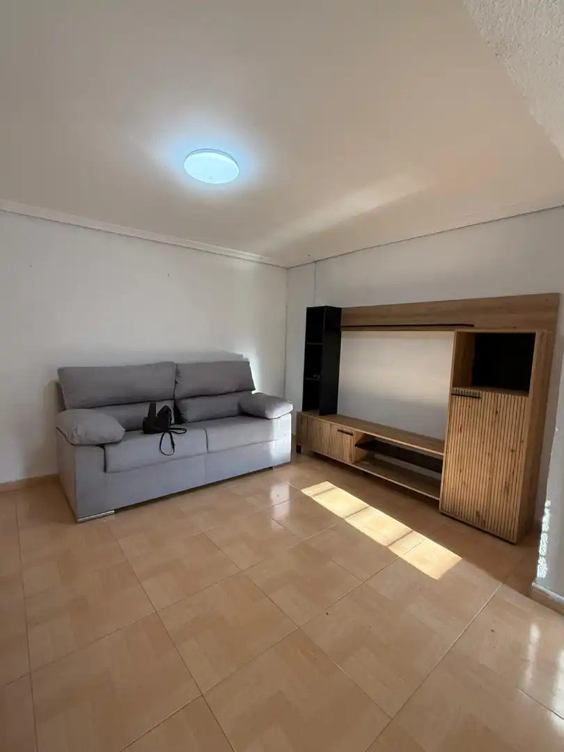 Piso de alquiler en Calle Loja, Sector Sur